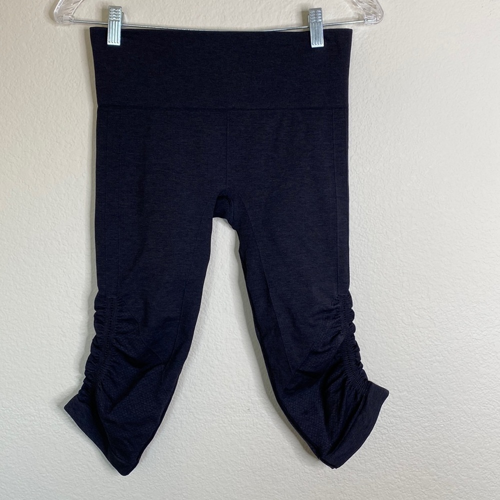 Lululemon In the Flow crops grey Sz 6 EUC